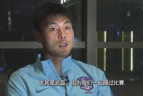 双腿大开被绑到椅子扶手上