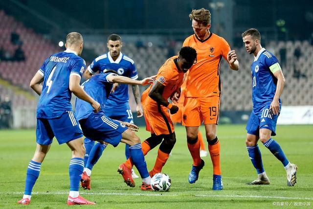 美女扒开尿口的视频